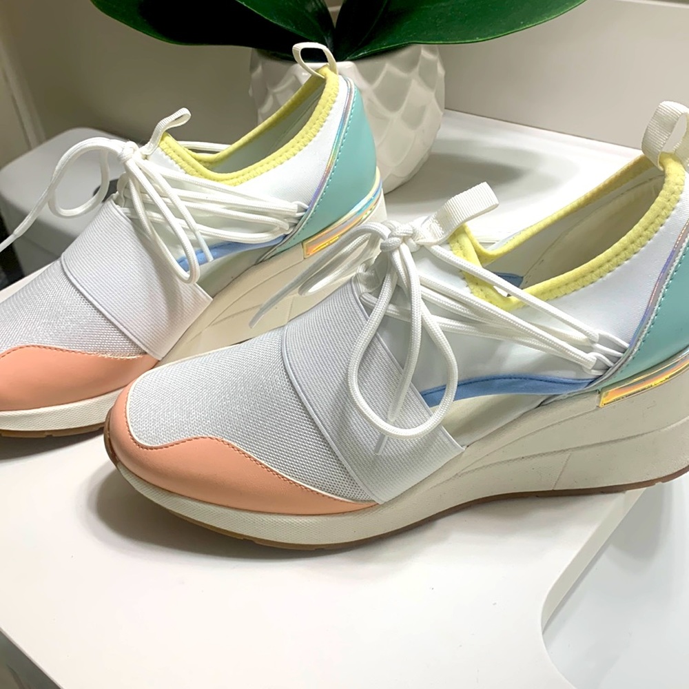Aldo tennis shoes in excellent condition. Worn once